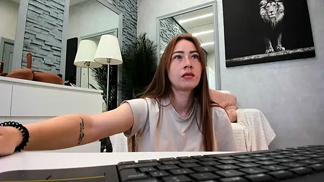 Snapshot of Reina_Cummings chatting on 06.21.26 Reina Cummings online show from 06.21.26