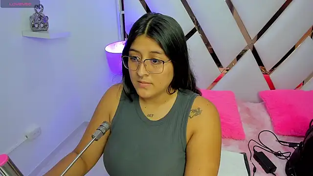 Snapshot of megann__up chatting on 11.14.25 megann up online show from 11.14.25