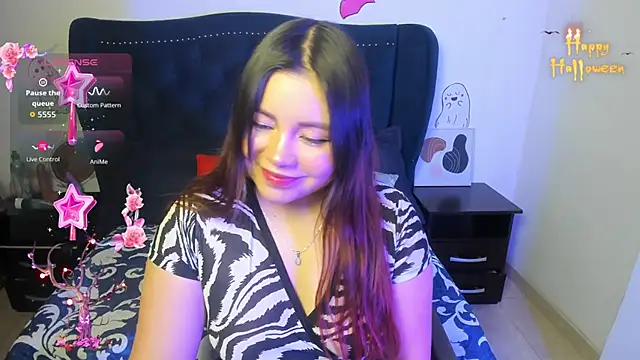 LucyPetit online show from 10.15.25