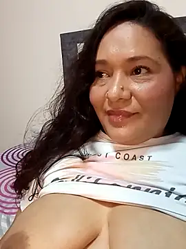 Snapshot of Laurasofia01 chatting on 10.02.25 Laurasofia01 online show from 10.02.25