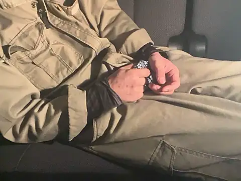 Snapshot of CAMEL1913 chatting on 11.14.25 CAMEL1913 online show from 11.14.25