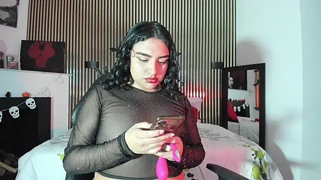 Snapshot of SyraPalmer chatting on 10.21.25 SyraPalmer online show from 10.21.25