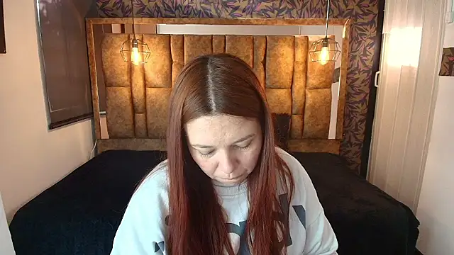 Isa Thompson   online show from 03.07.26