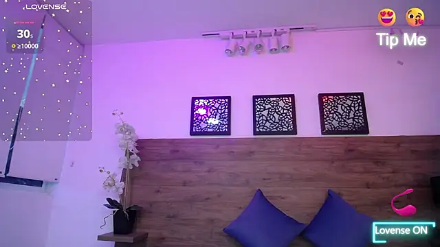 Snapshot of AlexandraCambell chatting on 09.17.25 AlexandraCambell online show from 09.17.25