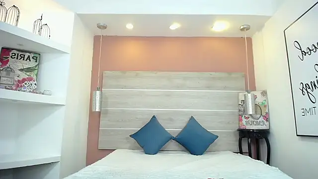 Snapshot of AlexandraCambell chatting on 11.08.25 AlexandraCambell online show from 11.08.25