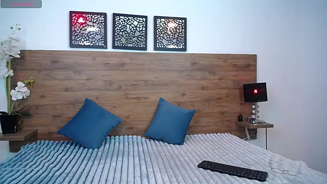 Snapshot of AlexandraCambell chatting on 03.18.26 AlexandraCambell online show from 03.18.26