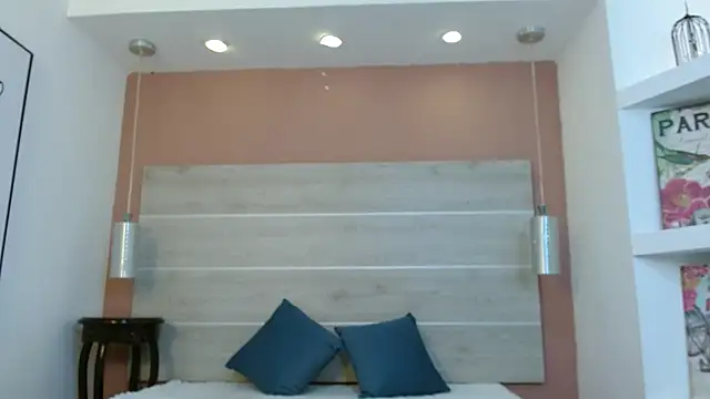 Snapshot of AlexandraCambell chatting on 04.15.26 AlexandraCambell online show from 04.15.26