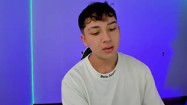 Snapshot of Casper___kyy chatting on 10.17.25 Casper kyy online show from 10.17.25