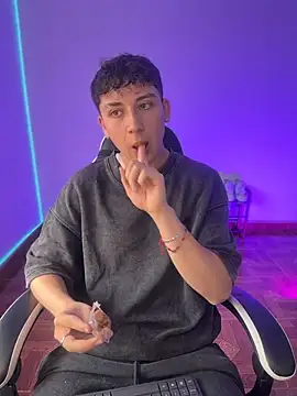 Snapshot of Casper___kyy chatting on 11.28.25 Casper kyy online show from 11.28.25