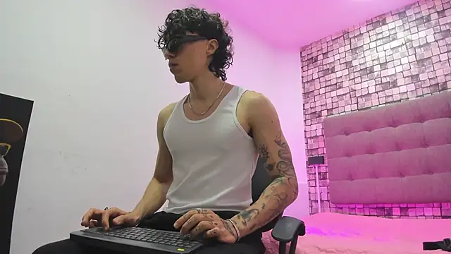 Snapshot of felix__star chatting on 09.16.25 felix star online show from 09.16.25