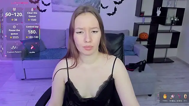 Snapshot of DaniCutie chatting on 10.25.25 DaniCutie online show from 10.25.25