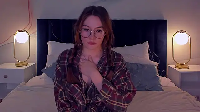 Snapshot of LanaAirlie chatting on 11.16.25 LanaAirlie online show from 11.16.25