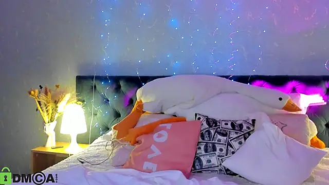 Snapshot of _xna_ chatting on 11.20.25 xna online show from 11.20.25