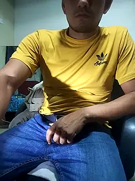 Snapshot of Bosssweet22cm chatting on 11.13.25 Bosssweet22cm online show from 11.13.25