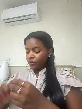 Snapshot of tayzinhaaa chatting on 07.21.26 tayzinhaaa online show from 07.21.26