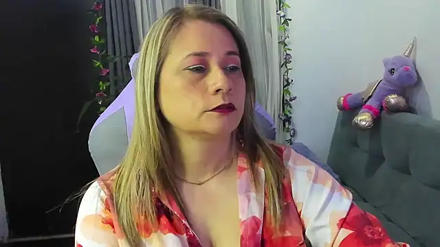 Snapshot of milagros_latina75 chatting on 12.02.25 milagros latina75 online show from 12.02.25