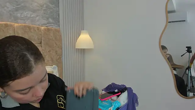 Snapshot of leilapons chatting on 09.24.25 leilapons online show from 09.24.25