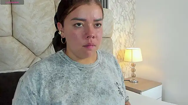 Snapshot of leilapons chatting on 10.17.25 leilapons online show from 10.17.25