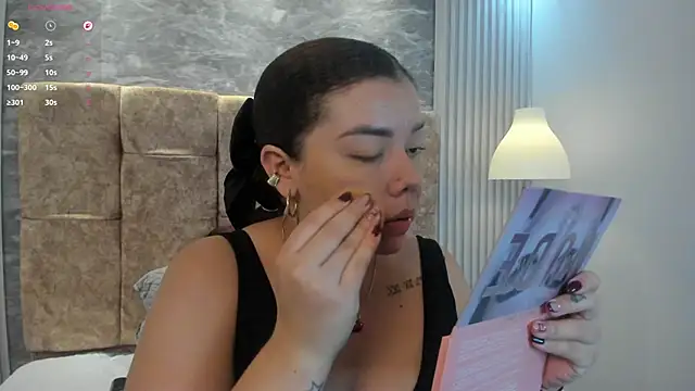 Snapshot of leilapons chatting on 11.14.25 leilapons online show from 11.14.25