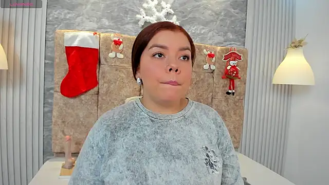 Snapshot of leilapons chatting on 12.19.25 leilapons online show from 12.19.25