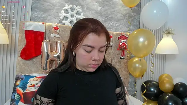 Snapshot of leilapons chatting on 12.22.25 leilapons online show from 12.22.25