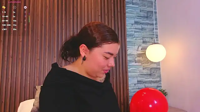 Snapshot of leilapons chatting on 02.15.26 leilapons online show from 02.15.26