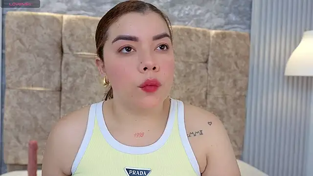 Snapshot of leilapons chatting on 02.21.26 leilapons online show from 02.21.26