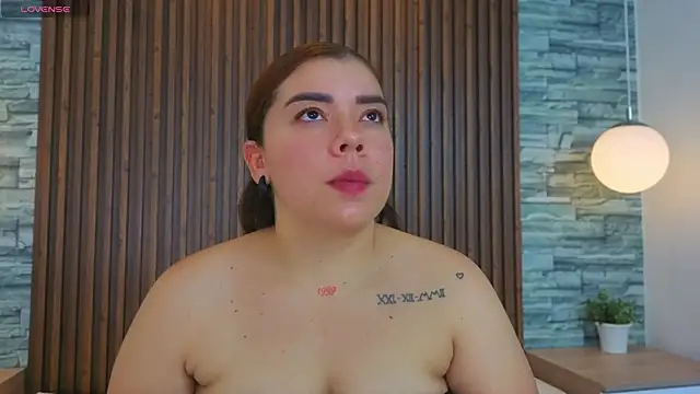 Snapshot of leilapons chatting on 02.25.26 leilapons online show from 02.25.26