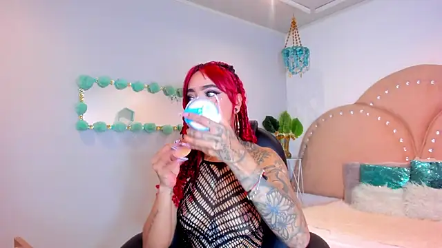 Snapshot of salem_rose chatting on 10.13.25 salem rose online show from 10.13.25