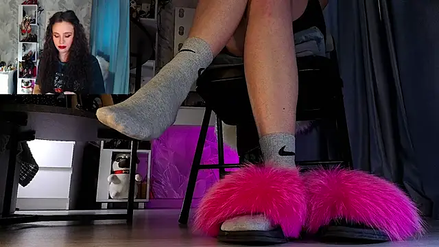 Feet Heelss online show from 12.04.25