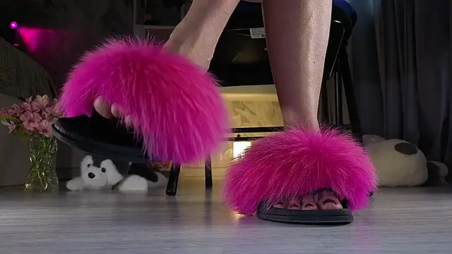 Feet Heelss online show from 01.15.26