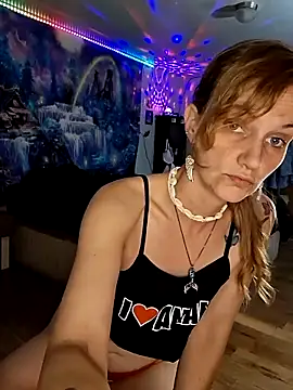 Snapshot of PeachyAriel chatting on 05.06.26 PeachyAriel online show from 05.06.26