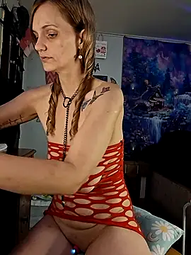Snapshot of PeachyAriel chatting on 05.13.26 PeachyAriel online show from 05.13.26