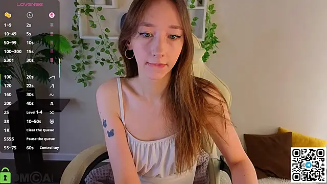 Snapshot of Miche1le_Allenne chatting on 12.17.25 Miche1le Allenne online show from 12.17.25