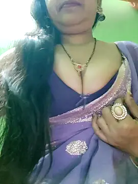 Snapshot of Sofia-ex chatting on 11.28.25 Sofia-ex online show from 11.28.25