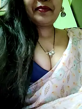 Snapshot of Sofia-ex chatting on 12.16.25 Sofia-ex online show from 12.16.25