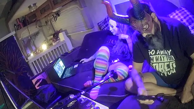 Snapshot of jamiezlilith chatting on 10.15.25 jamiezlilith online show from 10.15.25