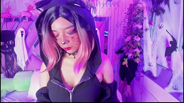 Snapshot of Akane_Hikari_ chatting on 10.20.25 Akane Hikari online show from 10.20.25