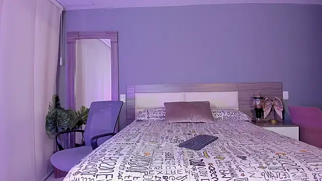 Snapshot of Alaiaguerra chatting on 10.23.25 Alaiaguerra online show from 10.23.25