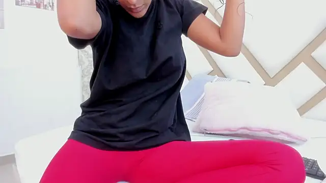 Snapshot of Amber-Sweett chatting on 09.20.25 Amber-Sweett online show from 09.20.25