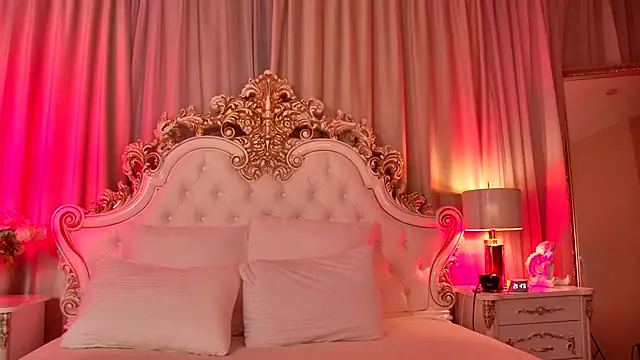 MeganStrain online show from 12.20.25