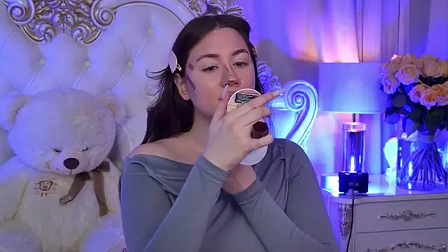 Snapshot of MeganStrain chatting on 02.18.26 MeganStrain online show from 02.18.26