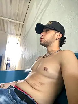 Snapshot of enzo_vittale03_ chatting on 09.23.25 enzo vittale03 online show from 09.23.25