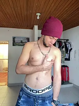 Snapshot of enzo_vittale03_ chatting on 12.16.25 enzo vittale03 online show from 12.16.25