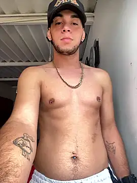 Snapshot of enzo_vittale03_ chatting on 01.08.26 enzo vittale03 online show from 01.08.26