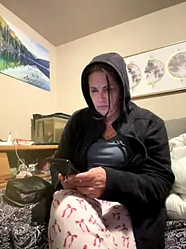 Snapshot of petalsexy chatting on 11.19.25 petalsexy online show from 11.19.25