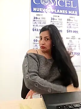 Snapshot of PAULA20- chatting on 11.15.25 PAULA20- online show from 11.15.25