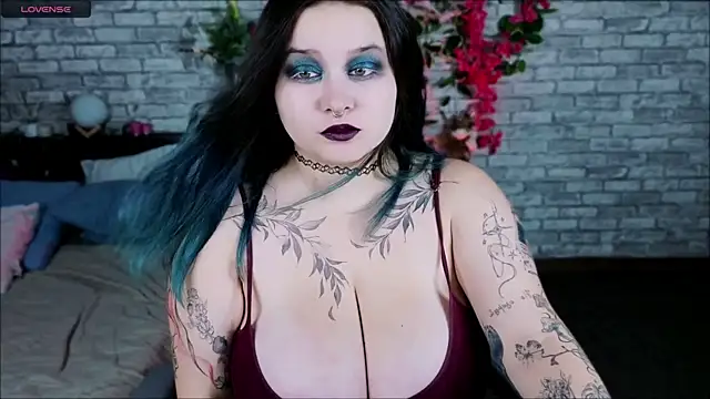 Snapshot of Mira_Fyre chatting on 10.07.25 Mira Fyre online show from 10.07.25