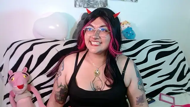 Snapshot of XxGreenGoodxX chatting on 02.14.26 XxGreenGoodxX online show from 02.14.26