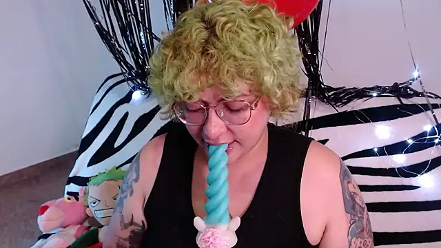 Snapshot of XxGreenGoodxX chatting on 02.17.26 XxGreenGoodxX online show from 02.17.26